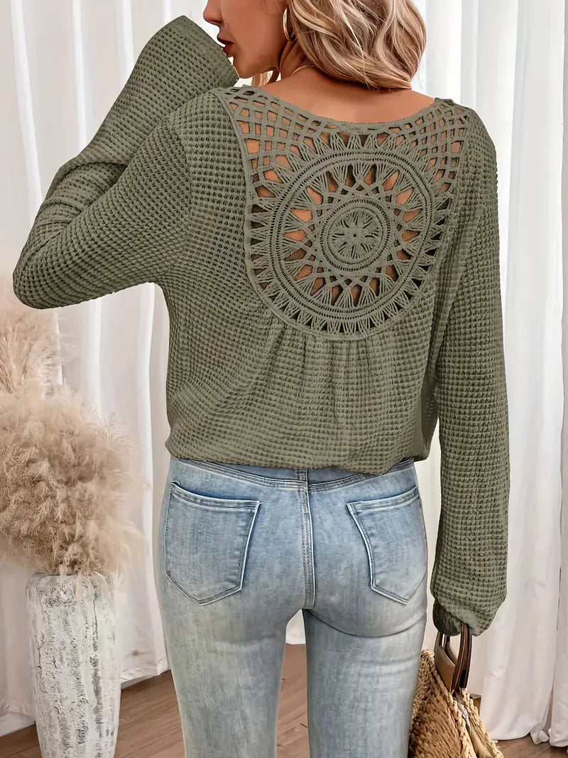 Damen Langarmshirt mit V-Ausschnitt und Häkelrückendetail | Boho