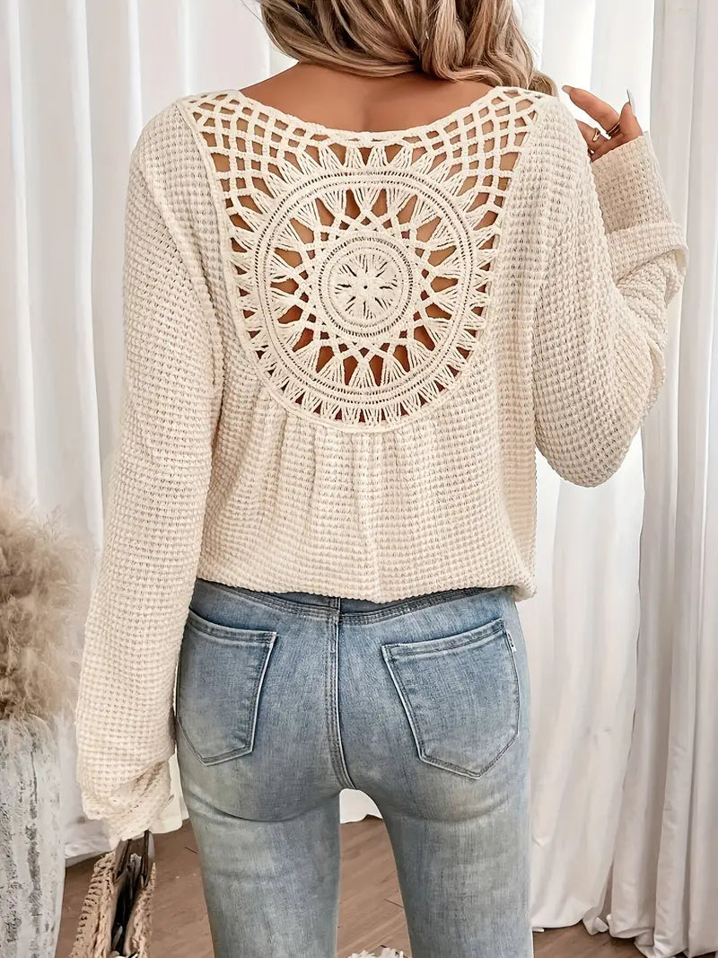 Damen Langarmshirt mit V-Ausschnitt und Häkelrückendetail | Boho