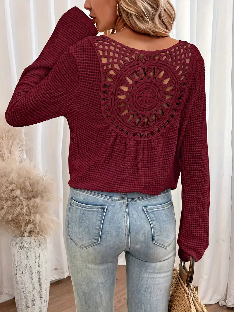 Damen Langarmshirt mit V-Ausschnitt und Häkelrückendetail | Boho