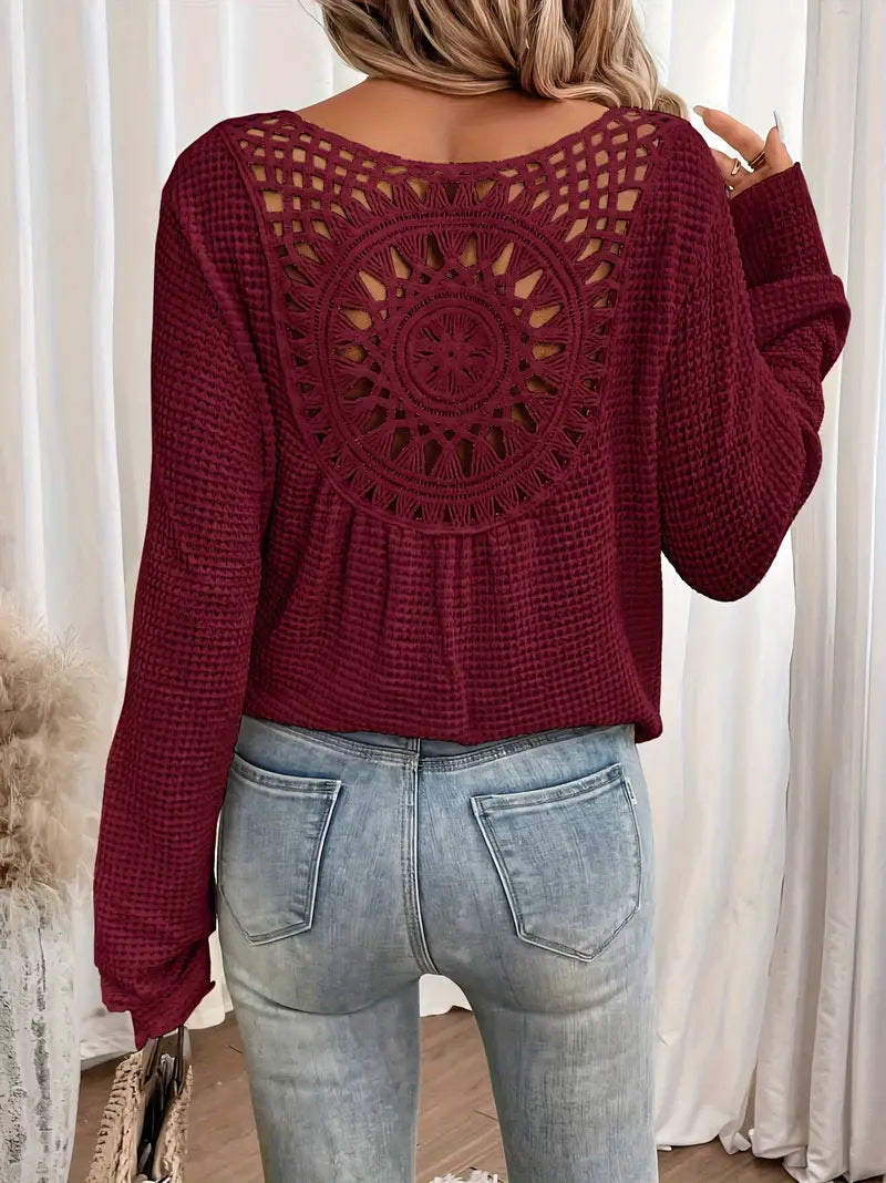 Damen Langarmshirt mit V-Ausschnitt und Häkelrückendetail | Boho