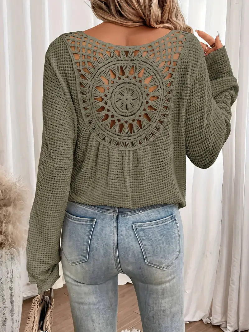 Damen Langarmshirt mit V-Ausschnitt und Häkelrückendetail | Boho